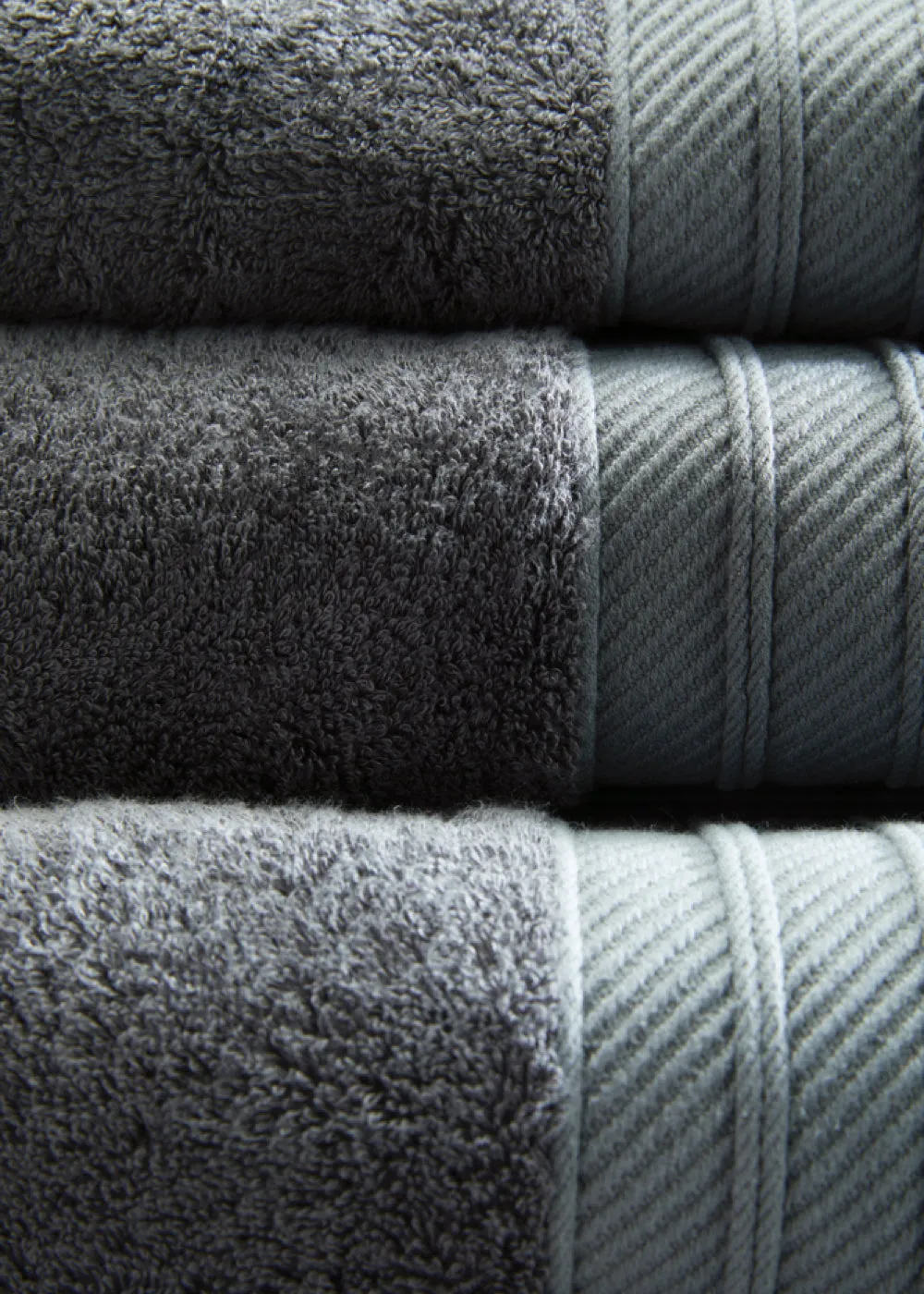 Hug Bamboo Luxury Bath Towels - Graphite