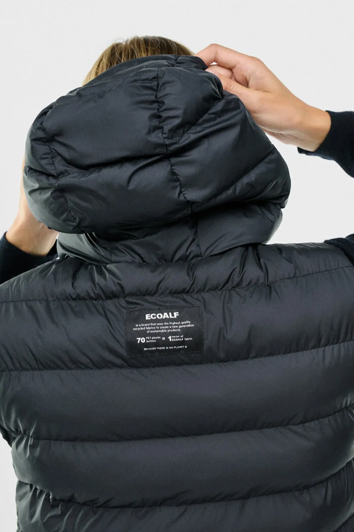 Mount Vest Black Ecoalf